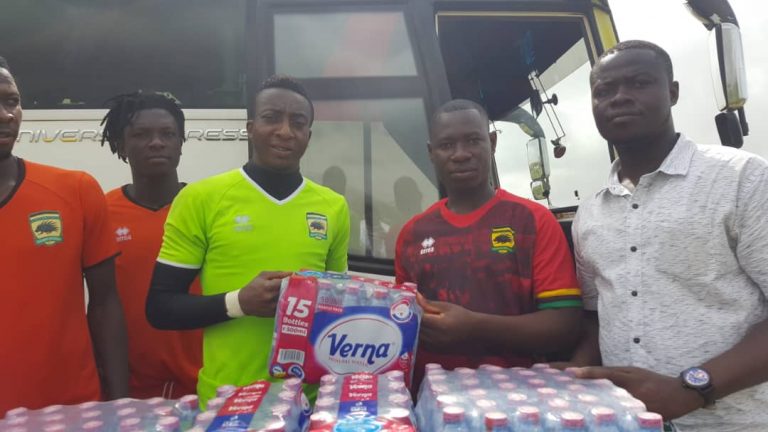 Young Porcupines WhatsApp Group donate to Kotoko players ahead of Bechem United clash