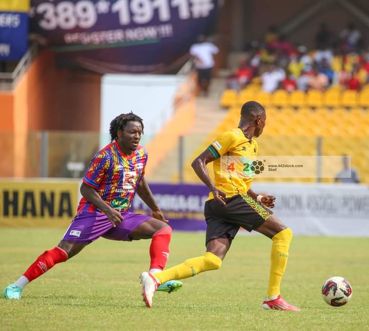 “Kotoko & Hearts fans mob Uefa Champions League winner Muntari after Super Clash in Accra