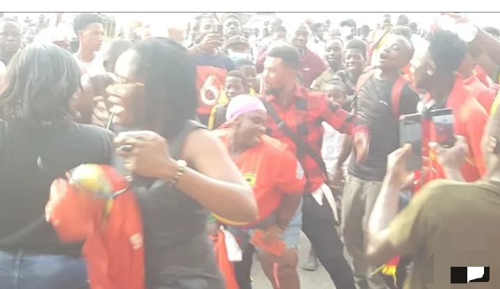 Behind the scenes: Watch the hot soloku by Kotoko fans & players & interviews after victory over Accra Lions