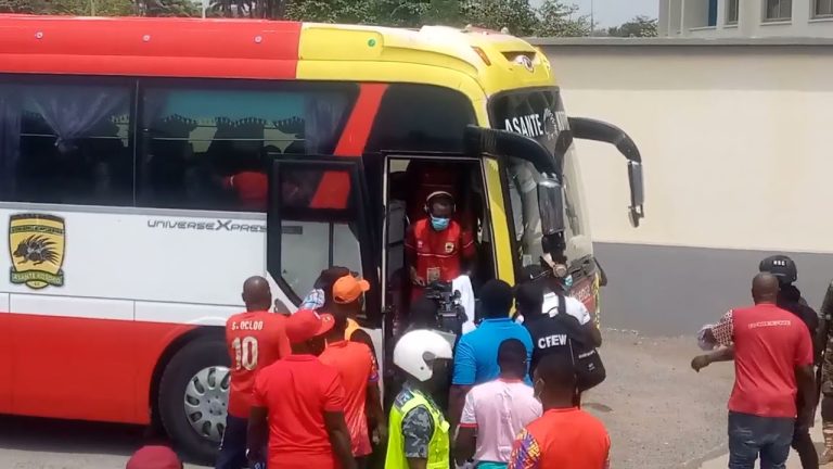 Kotoko players & coaches touch down at Accra Sports Stadium with ‘usual’ bus ahead of Hearts clash